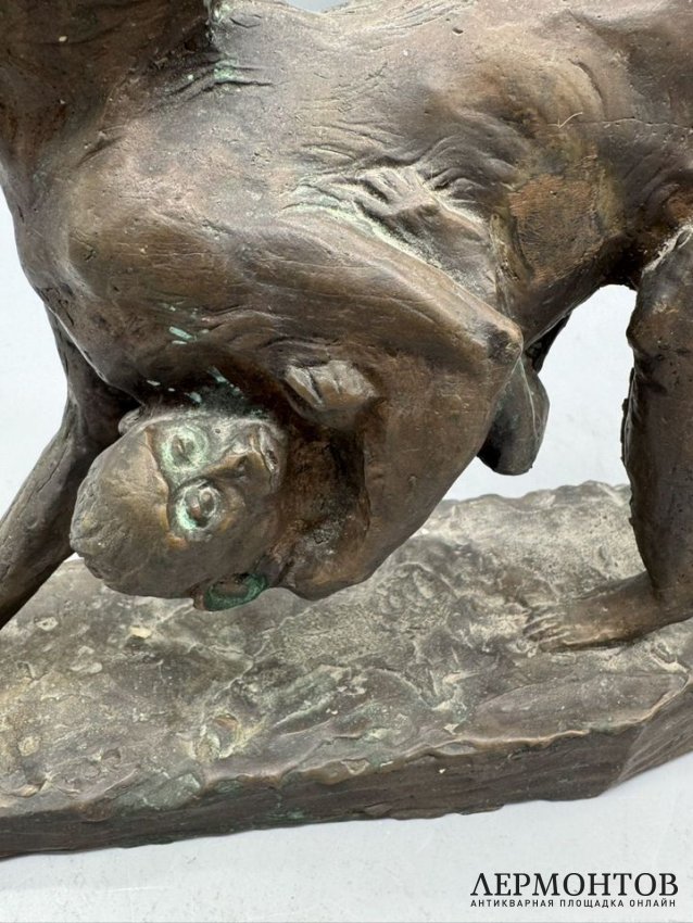 Статуэтка «Обезьяна с малышом». Бронза, скульптор Е. Торич, 1988 год