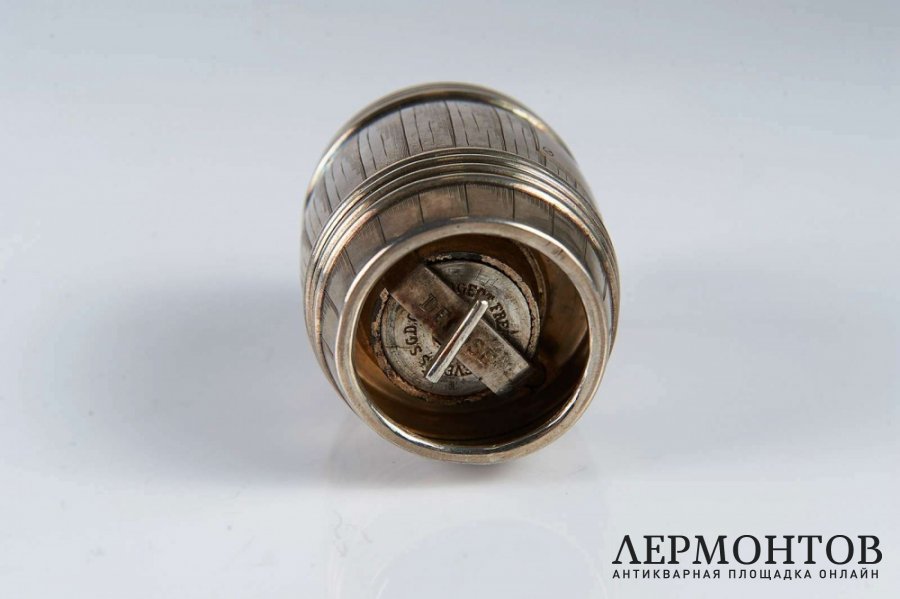 Перечница. Серебро 800 пробы, сталь, кость. Европа, XIX век.  