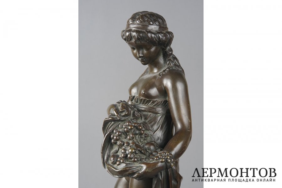 Скульптура Девочка с фруктами. Франция, Париж, автор мод. Clodion, 2 пол.19 в. Бронза