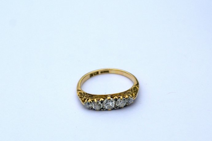 Золотое кольцо с бриллиантами старой огранки. Англия, 750 пр