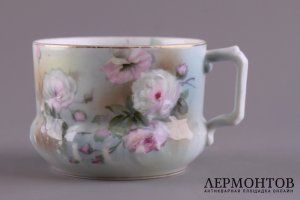 Чайная пара с изображением цветка внутри. Россия, завод Гарднера. XIX в.
