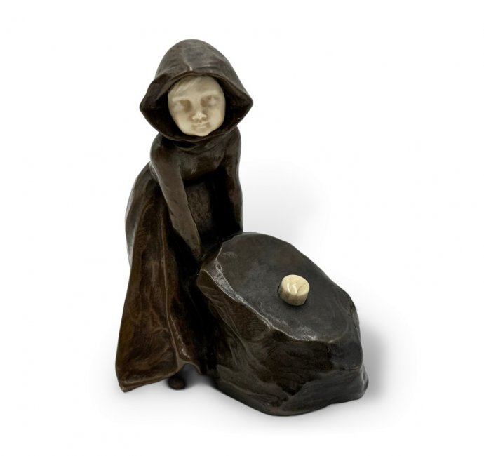 Статуэтка Девочка у камня в ст. Модерн. Австрия, П. Терещук, 1900-е гг. Бронза, кость