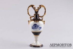 Статуэтка. Амфора с двумя ручками. Фарфор, роспись. Royal Dux Bohemia, XX век.