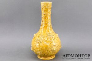 Ваза с орнаментом в византийском стиле. Россия, Кузнецов, 1890е. Фаянс