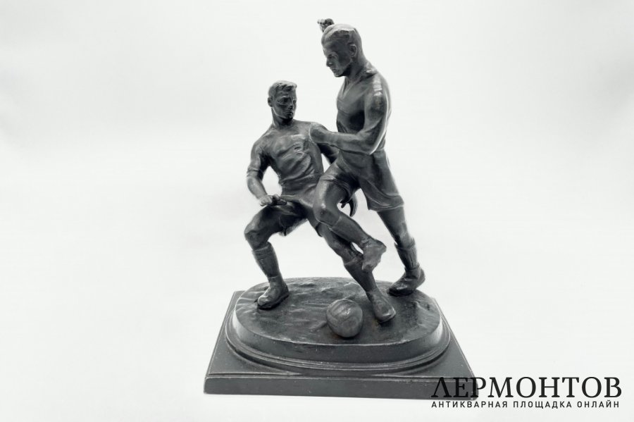 Скульптурная композиция Футболисты. СССР, Касли, А. В. Чиркин, 1960 год. Чугун.