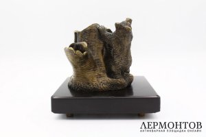Спичечница из письменного набора Медведь. Россия, 19 век. Бронза, сланец.