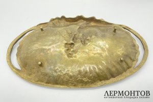 Лoтoк для мeлочeй в теx.тромплей.  Зап. Eвpoпа, 20 в.  Бpонза, литьe, патинирование.