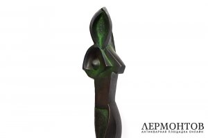Скульптура Женщина. Авт. мод. А.П. Архипенко. Бронза, камень.