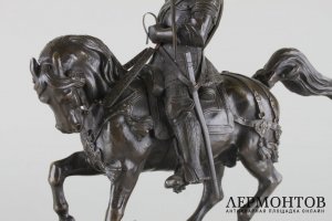 Скульптура Рыцарь, обнажающий меч. Бронза. Европа, 20 век.