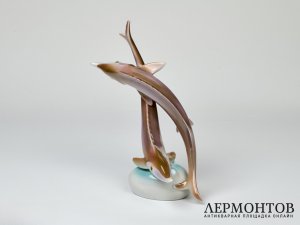 Статуэтка «Резвящиеся осетры». Фарфор, Hollóháza, Венгрия, 1948–1953 годы