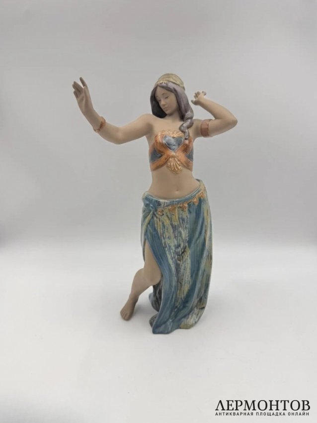 Статуэтка «Ритм Востока II». Фарфор грес, Lladro, скульптор Alfredo Llorens, Испания, 2005–2008 годы
