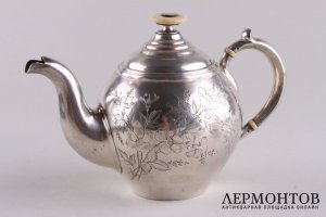 Чайный сервиз из трех предметов на подносе. Серебро 84 пробы. Россия,1898-1914 год.