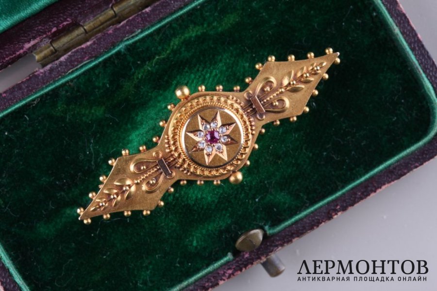 Брошка с рубином. Зап. Европа, 1 пол. 20 в. Золото 625 пробы, 1 рубин, алмазы.