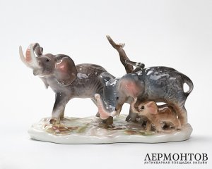 Статуэтка «Семья слонов». Фарфор, Iris, Клуж-Напока, Румыния, 1970–1980 годы