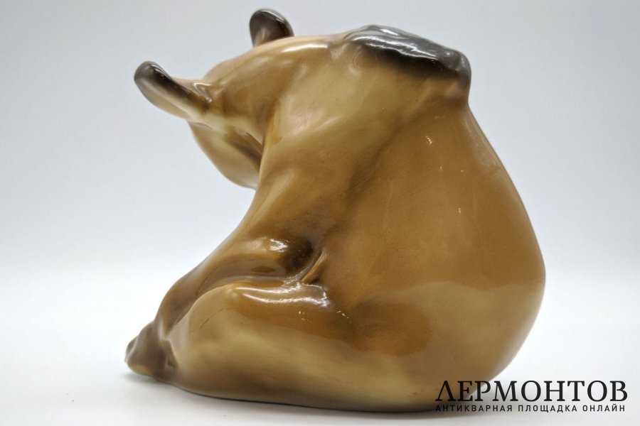Статуэтка Сидящий медведь. Фарфор, роспись. Германия, фабрика Allach, 1936-1945