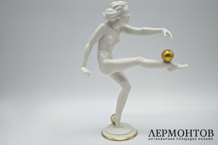 Статуэтка Девушка с мячом, ар-деко. Фарфор. Германия, Hutschenreuther, 1955-1968
