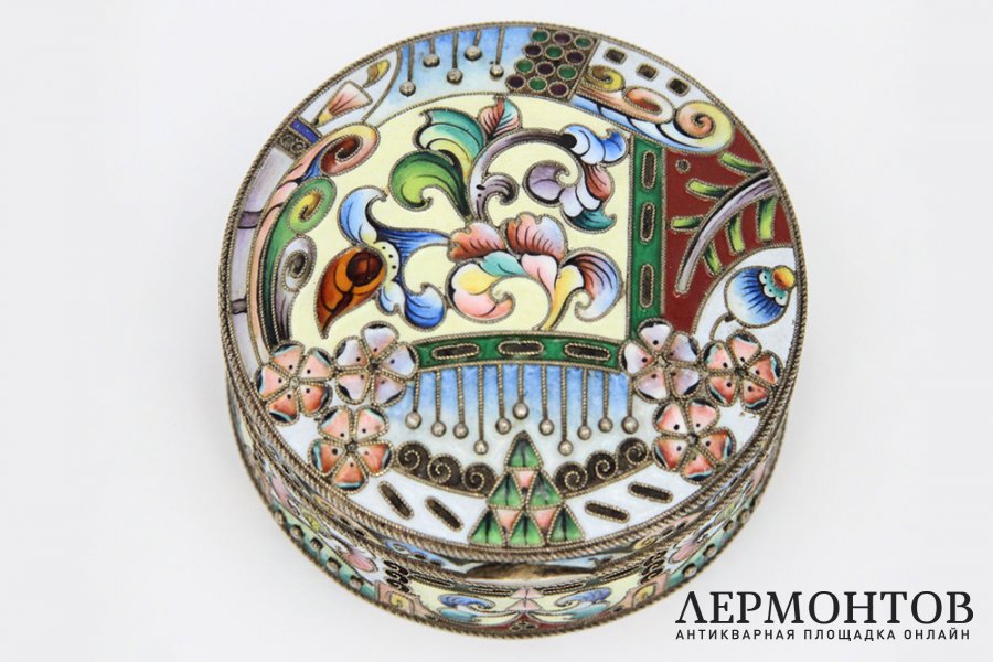 Шкатулка. Эмаль, серебро 84 пробы. Россия, Москва, 1908-1917.