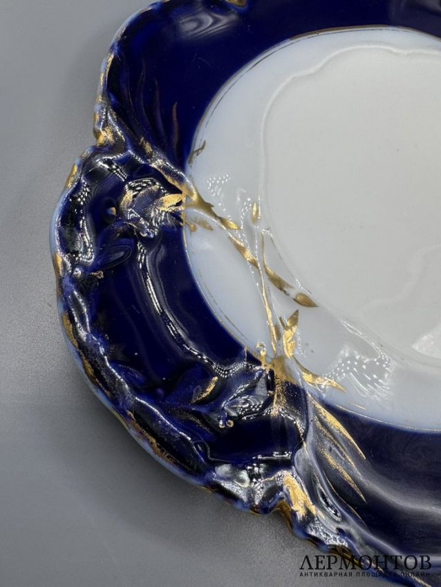 Блюдо с кобальтовым фризом. Фарфор, завод братьев Корниловых, Россия, 1900-е годы