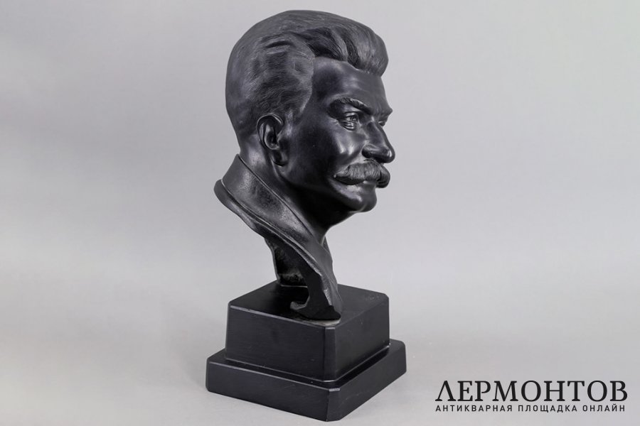 Бюст И.В. Сталин. Чугун, голландская сажа. СССР, Касли, Н. Горин, ок. 1936 г.