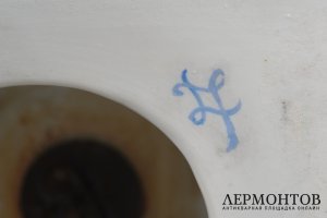 Парные декоративные вазы с цветами и пейзажами. Франция, част. фарфоровая мануфактура
