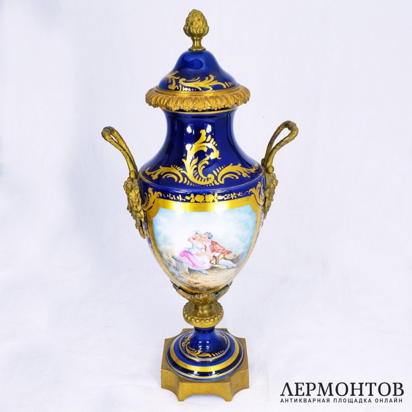 Ваза-кубок (2 шт.). Фарфор, бронза, кобальт,Франция, конец XVIIIв.