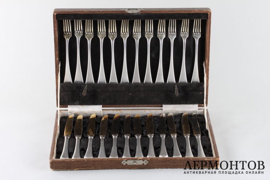 Десертный набор на 12 персон, вилки и ножи. В коробке. Австрия, 1900-1920е