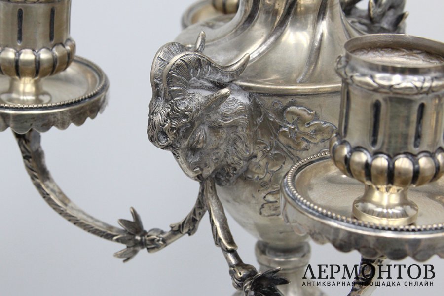 Большие парные канделябры с головами козлов. Серебро. США, 1920-30е гг.