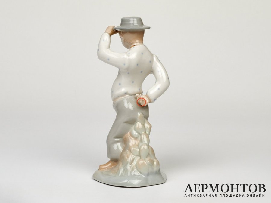 Статуэтка «Гуляка». Фарфор, M. Requena, Испания, 1970-е годы