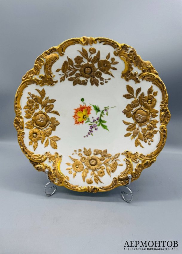 Настенное блюдо с цветами. Фарфор, лепка, роспись, Meissen, Германия, 1-я половина 20 века