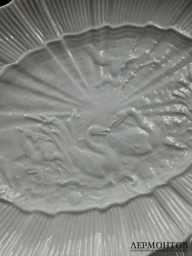 Овальное блюдо из «Лебединого сервиза», 30 × 22 см. Фарфор, Meissen, Германия