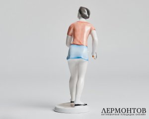 Статуэтка «Игрок в пинг-понг». Фарфор, Hollóháza, Венгрия, 1960–1970-е годы