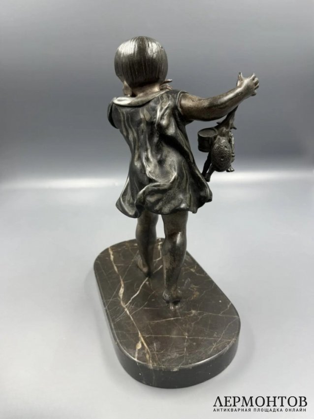 Скульптура «Девочка с Арлекином» в стиле ар-деко. Шпиатр, Франция, 1920–1930 годы