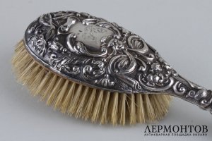Ручное зеркало и расчестка с барочным декором. Серебро 925 пробы. Англия, 1902-1904