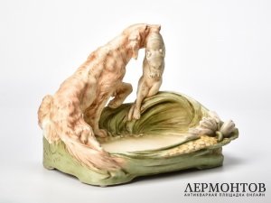 Статуэтка-ваза «Оттерхаунд с выдрой». Фарфор, Royal Dux, Австрия, 1910-е годы