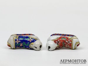 Статуэтки «Младенец на подушке», две штуки. Фарфор, Китай, середина XX века