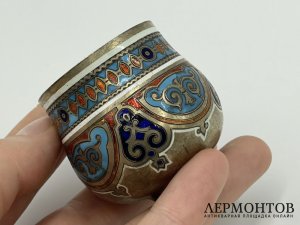 Стопка неваляшка. Россия, фирма Овчинникова, 1874 год. Серебро 91 пробы, эмаль. 