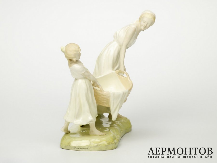 Статуэтка-ваза «Юная помощница мамы». Goldscheider, Австрия, 1905 год