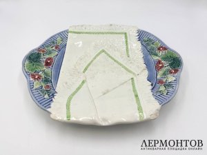 Большое блюдо тромплей полотенце. Россия, М. Кузнецов, нач. 20 века. Фаянс, роспись.