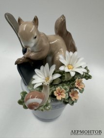 Статуэтка «Белочка с улиткой и цветами». Фарфор, роспись, Lladro, Испания