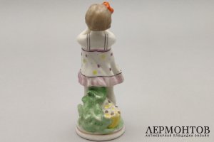 Статуэтка Потерялась, Ау. Фарфор, роспись. СССР, Полонне ЗХК, 1956-1972.