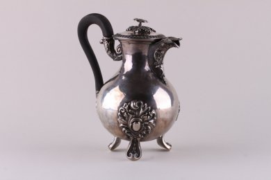 Кофейник в стиле барокко. Серебро 950 пробы. Франция, вторая половина XIX в.