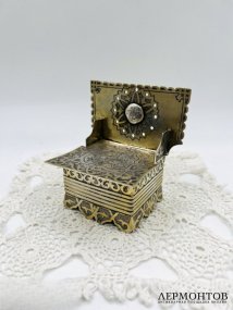 Солонка «Трон». Серебро 84 пробы, Д. Александров, Россия, 1867 год