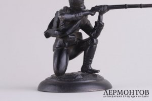 Скульптура. Стрелок с колена. Чугун. Касли. Российская империя. 1900 г.