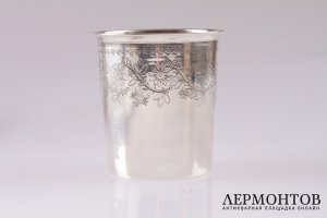 Большой стакан с цветочным орнаментом. Серебро 950 пробы. Конец XIX века. Франция