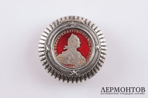 Таблетница с монетой. А. Невалайнен. Фаберже. Серебро 88, эмаль. Российская империя
