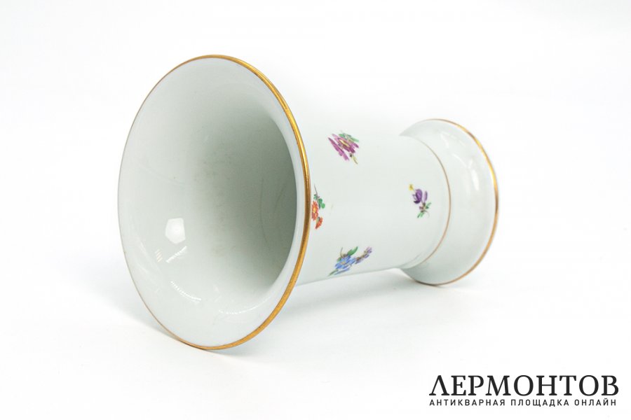 Ваза с живописным изображением цветов. Германия, мануфактура Meissen, 1924-1934 гг