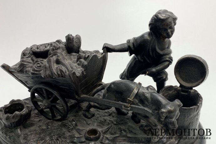 Чернильница скульптура Мальчик с телегой. Зап. Европа, 19 в. Чугун, литье, крашение. 