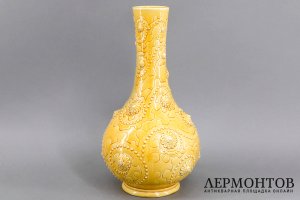 Ваза с орнаментом в византийском стиле. Россия, Кузнецов, 1890е. Фаянс