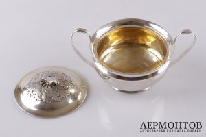 Сахарница с крышкой. Серебро 84 пробы. 1817 год. Российская империя.