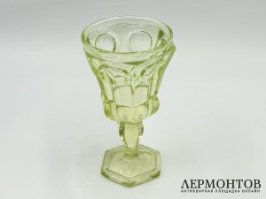 Бокал. Россия, заводы Мальцовых, 19 век. Урановое стекло.